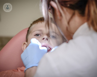 En este artículo se aclara si es necesario hacer una revisión de ortodoncia antes de los siete años de edad.