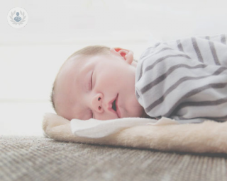 bebe durmiendo plagiocefalia postural top doctors