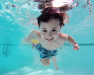 Otitis externa niño en piscina by Top Doctors