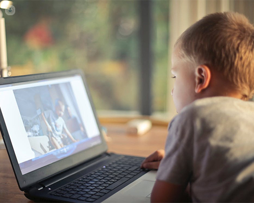 Cómo afectan las pantallas a los niños?