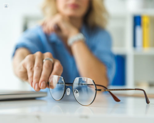Cataratas y astigmatismo: solucionarlos a la vez | Top Doctors