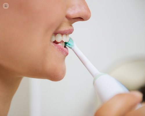 10 consejos útiles para el cepillado de dientes | Top Doctors