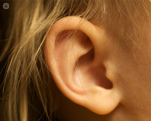 Cómo corregir los agujeros rasgadas de las orejas | Topdoctors